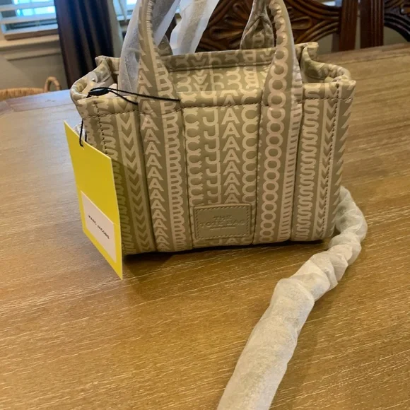 Marc Jacobs Beige Logo Mini Bag. Top handle and crossbody - Picture 1 of 14